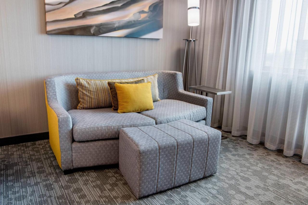 One-Bedroom King Suite Sofa Bed,1381224257:JPEG