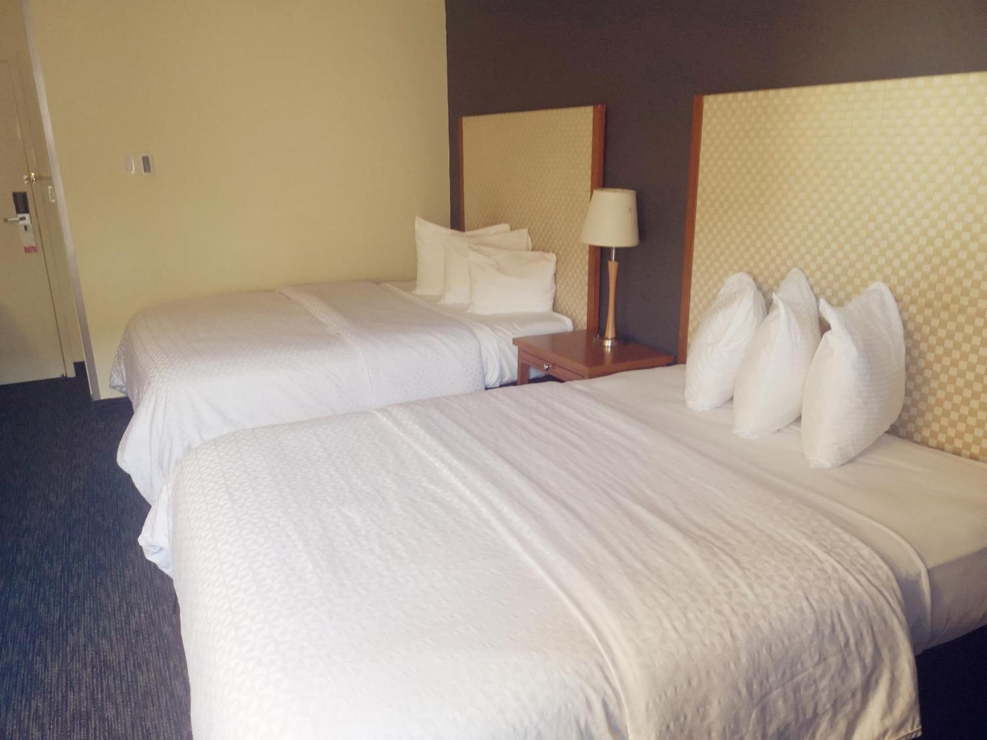 Queen Room Two Queen Beds Main Floor or Non-Smoking,1536243493:JPEG