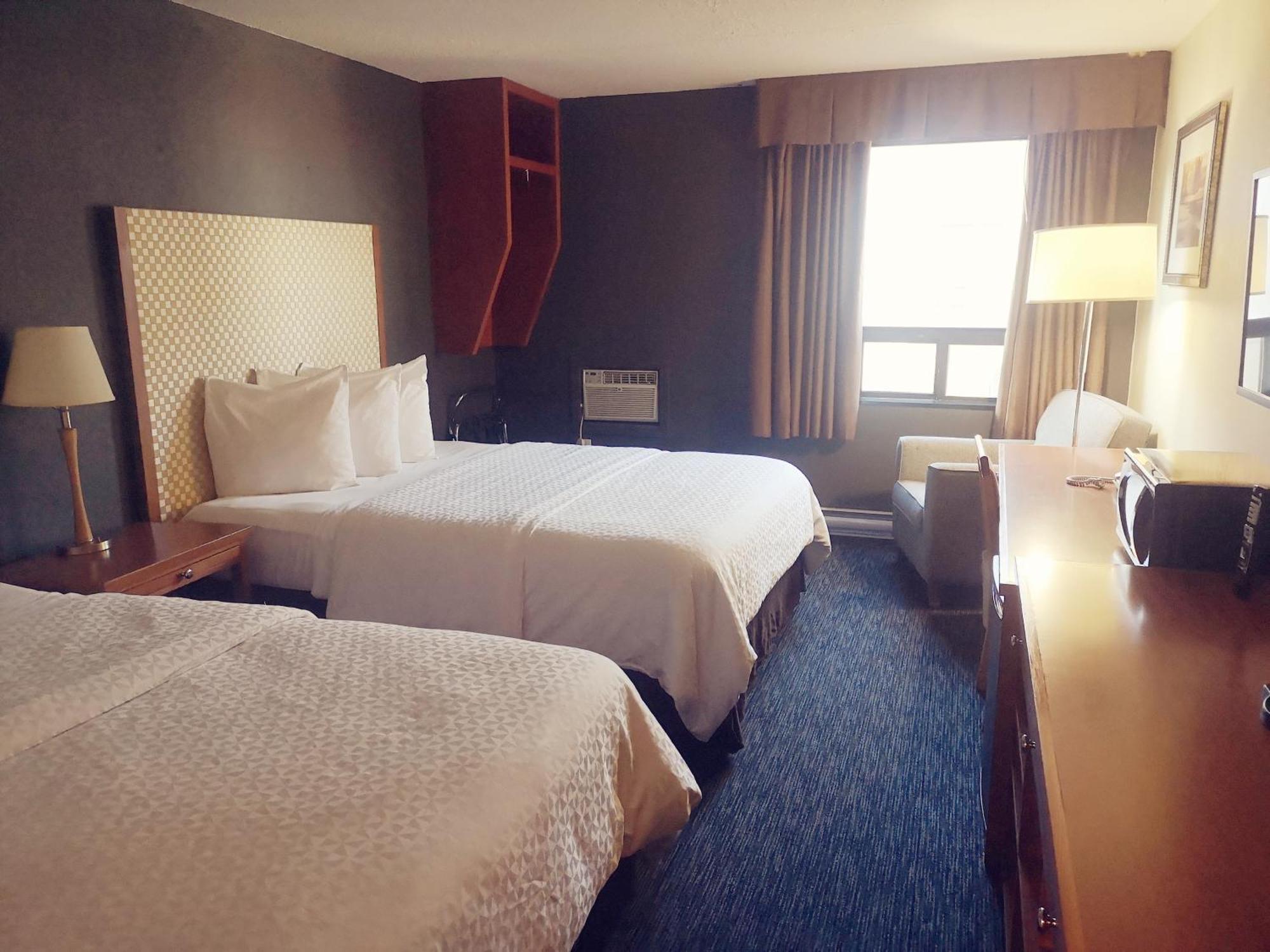 Queen Room Two Queen Beds Main Floor or Non-Smoking,1536243493:JPEG
