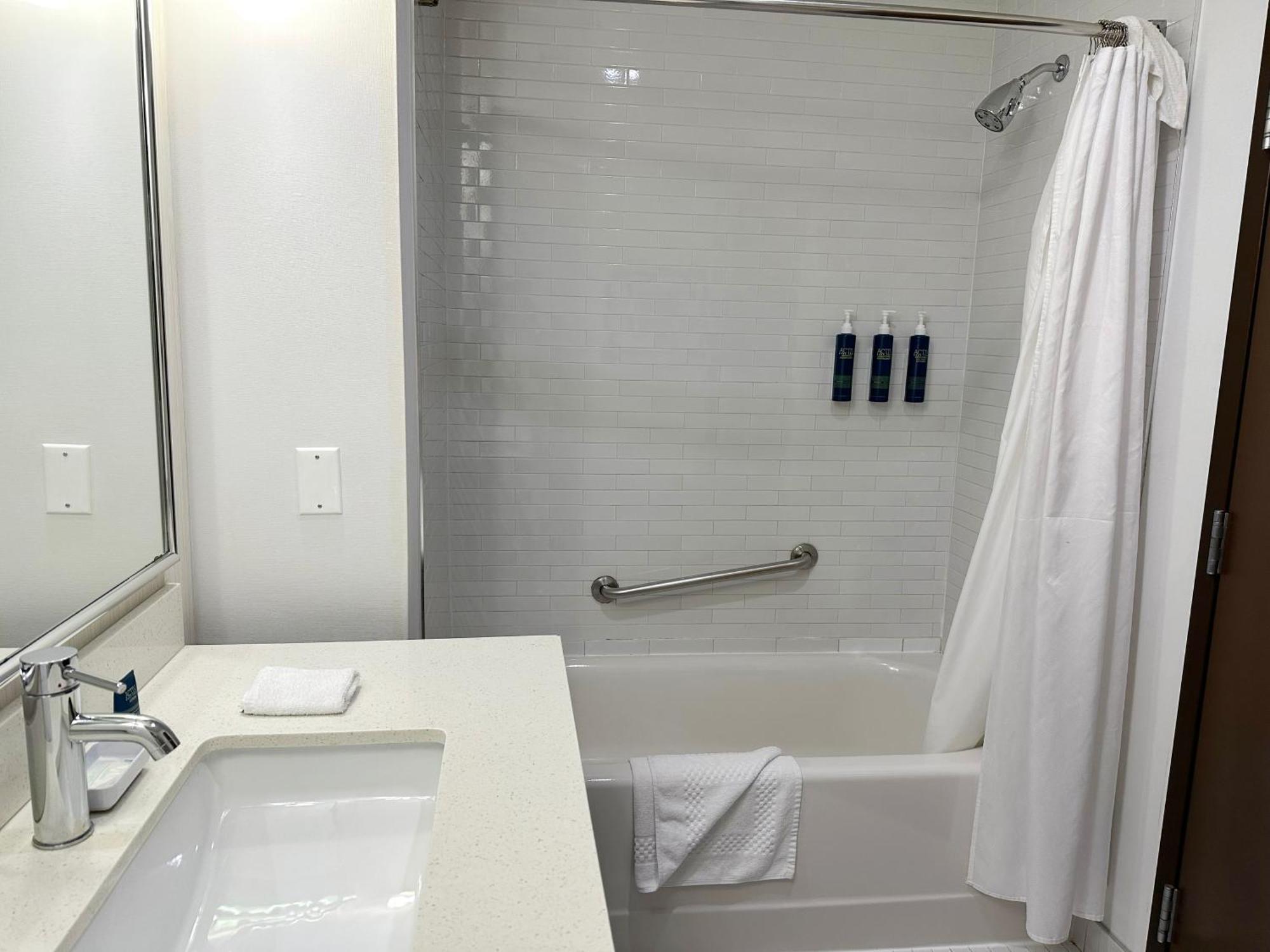 Guest Room 1 King,1540722211:JPEG