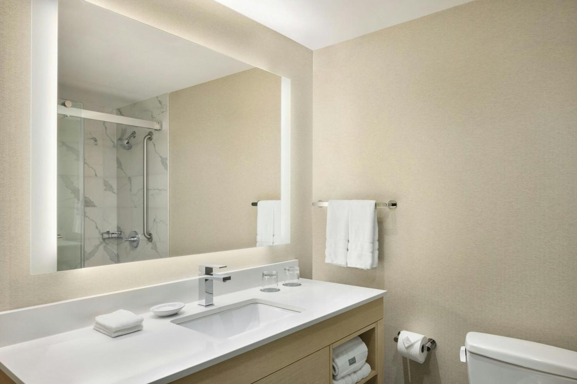 Executive Guest room 1 King City view Main Building