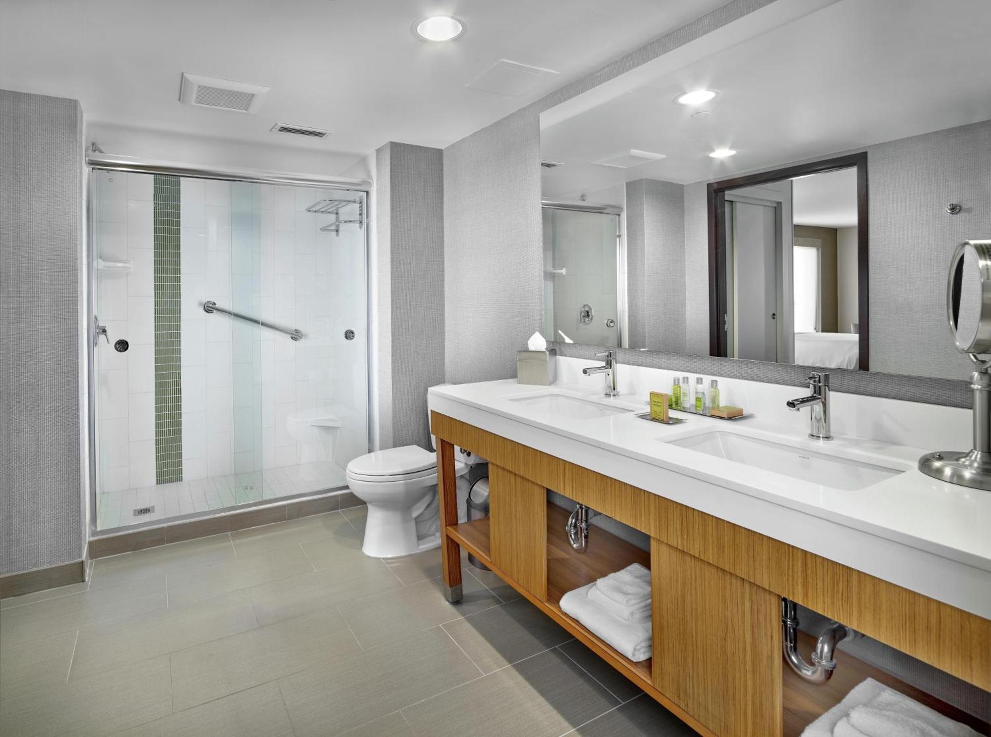 One-Bedroom King Suite Kitchenette,1758428569:JPEG